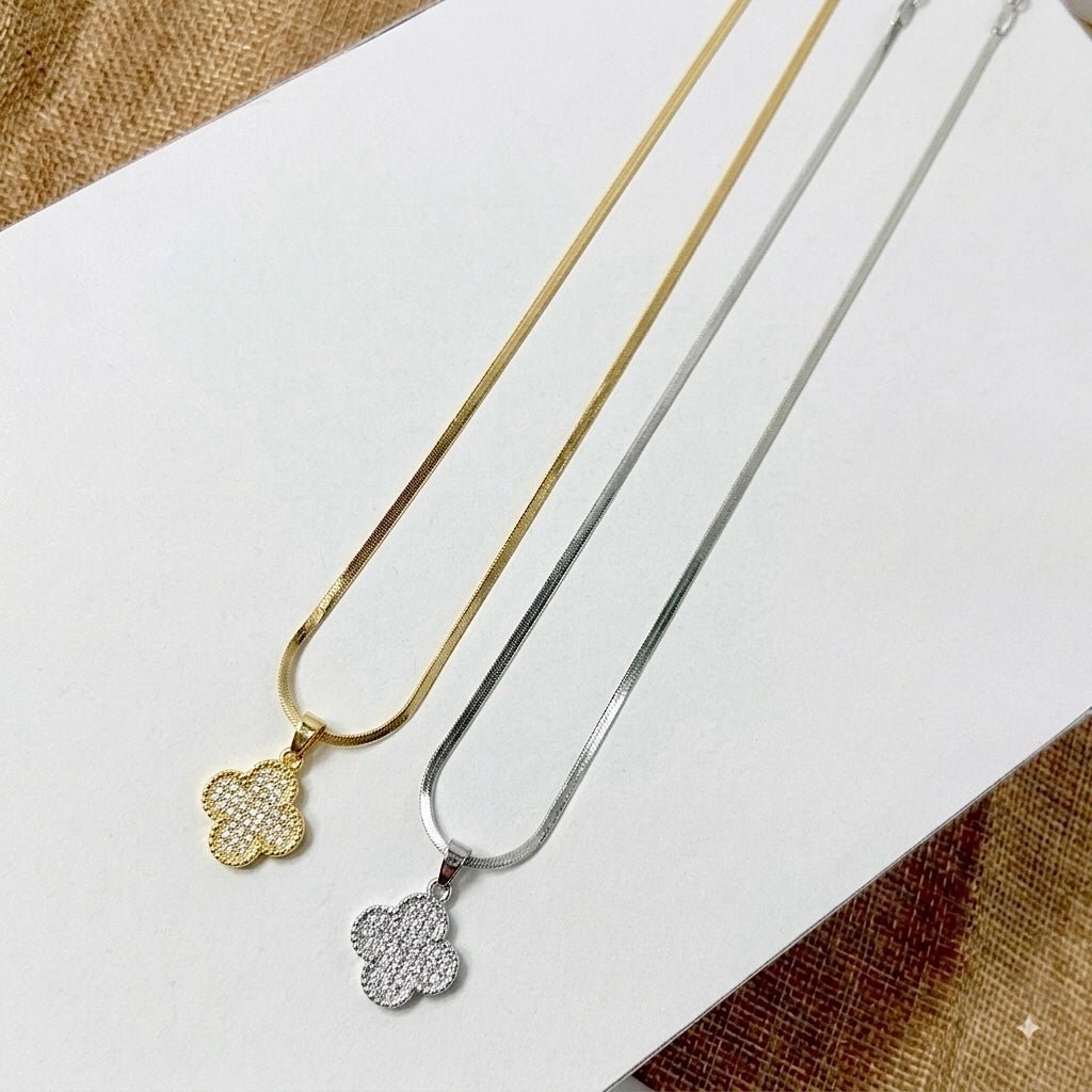 Collar Clover